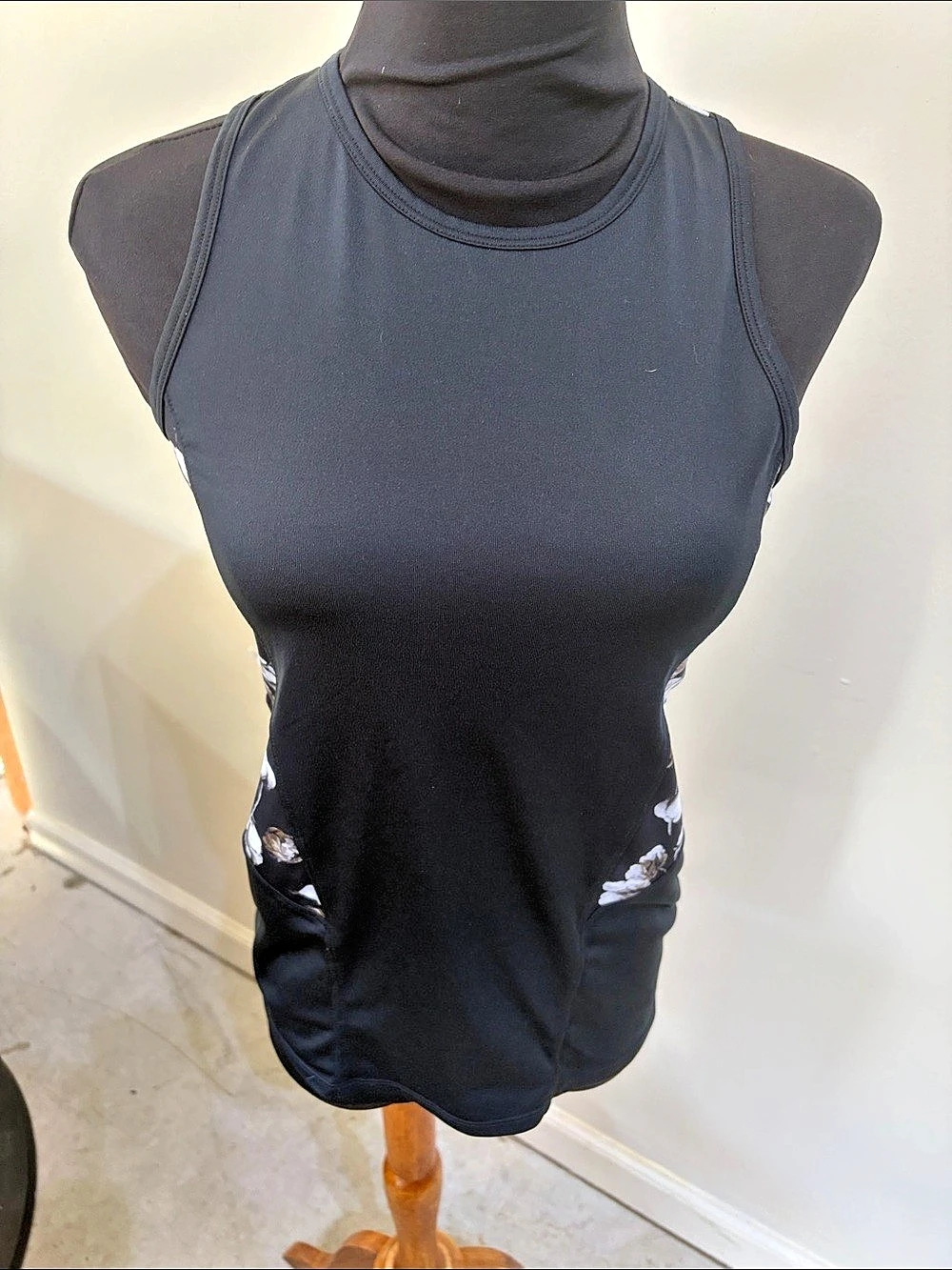 Floral Black & White Tank Top Like New with matching Tail tennis skirt